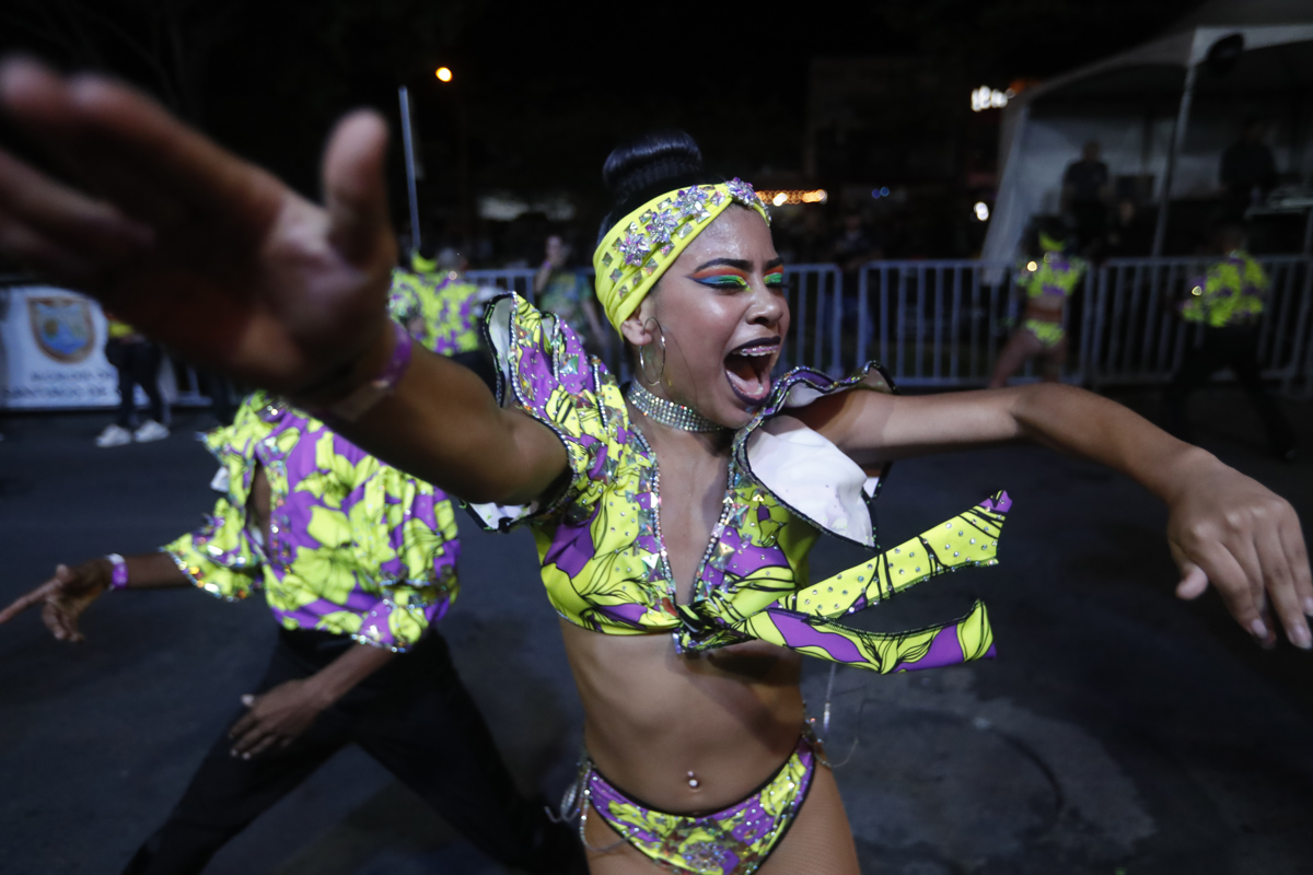 Bailarines en el primer día de la Feria de Cali.