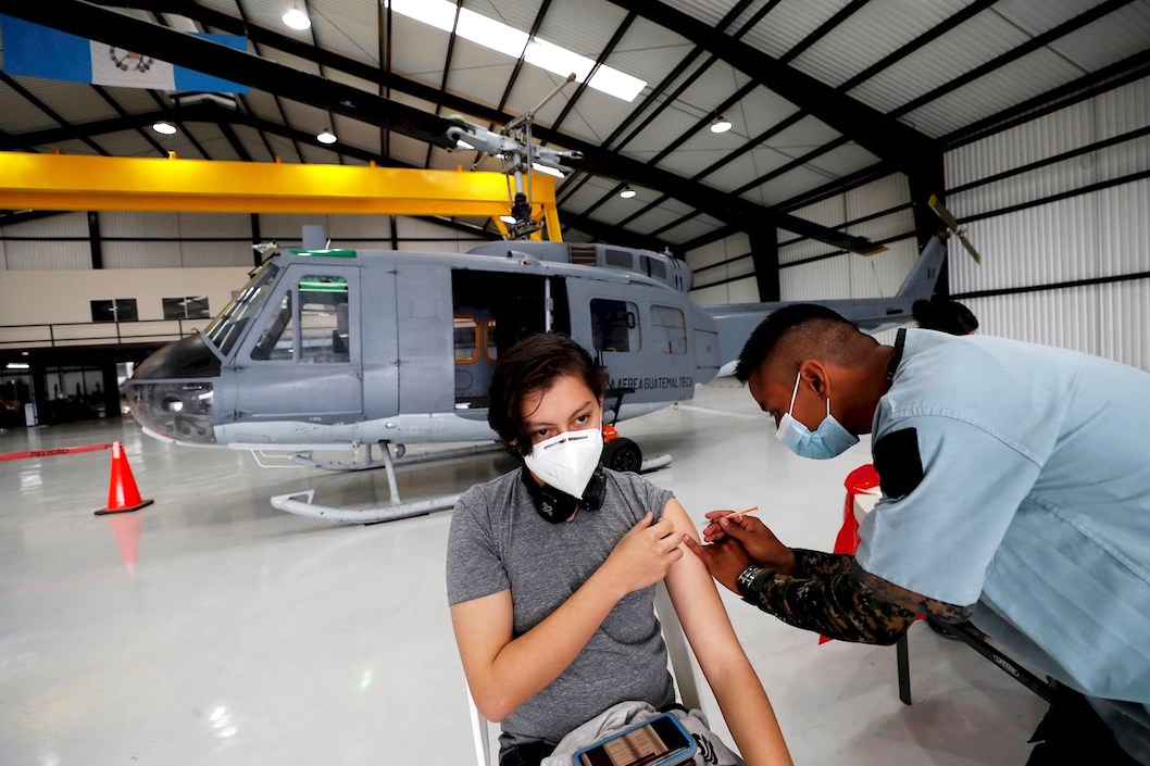 Jornada de vacunación en Guatemala frente a aeronaves de combate.