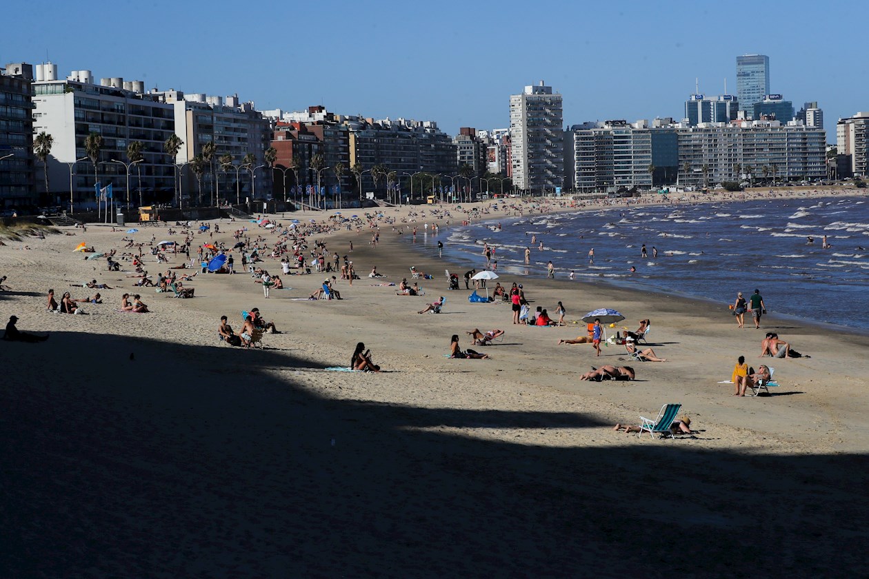 Playa Pocitos de Montevideo.