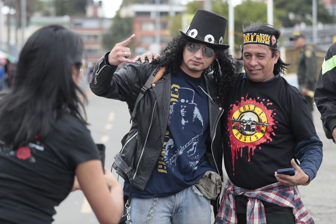 Seguidores de la banda Guns N' Roses.