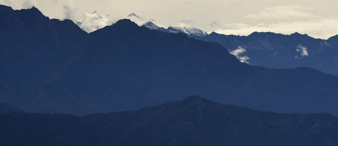 Los picos de la Sierra Nevada de Santa Marta se divisan a lo lejos 