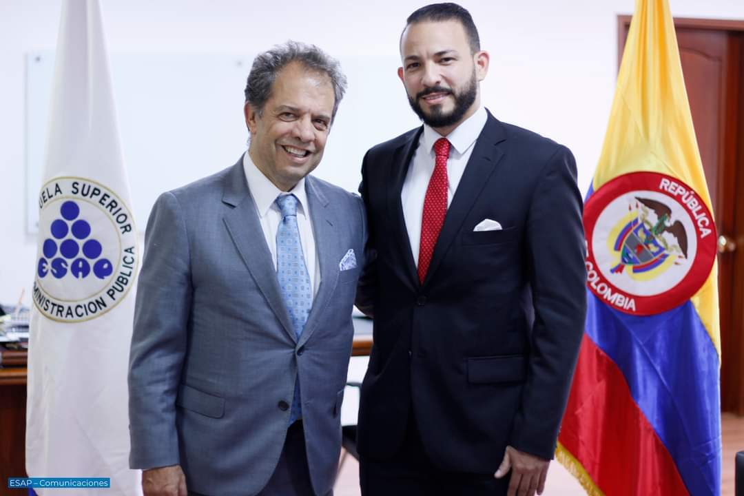 El nuevo Director Territorial Adaulfo Calderón con el Director Nacional de la ESAP Jorge Iván Bula.