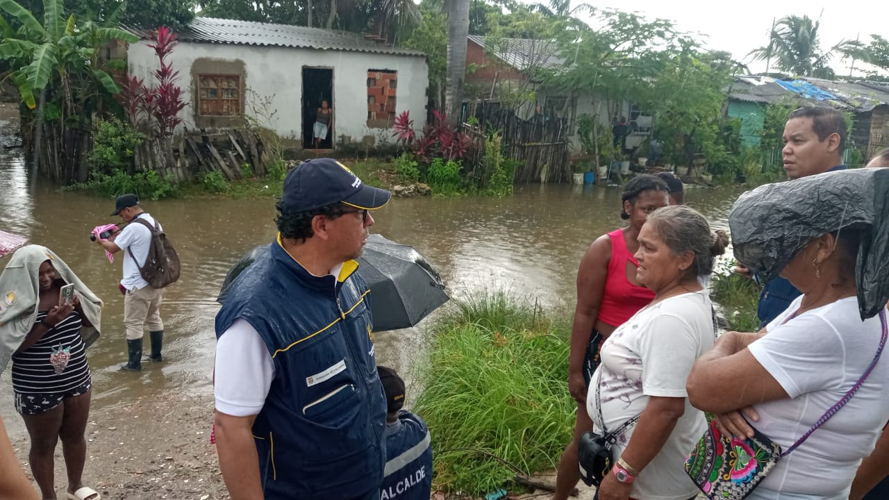 Javier Pava, director de la Unidad Nacional de Gestión de Riesgo visitó La Boquilla.