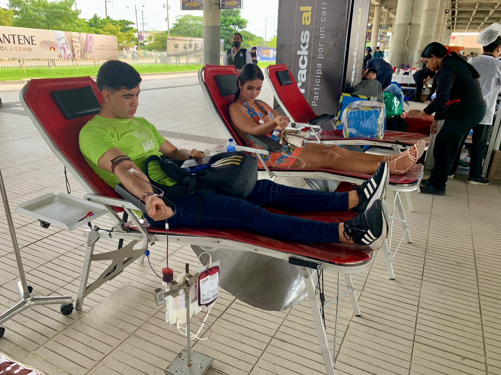 Usuarios de Transmetro en la jornada de donación de sangre.