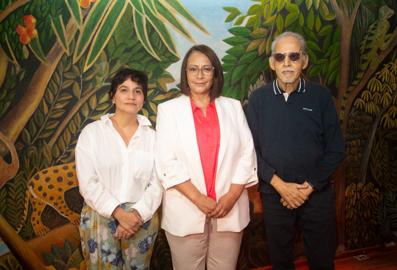 Adriana Vázquez, Carolina Ethel Martínez y Heriberto Fiorillo.