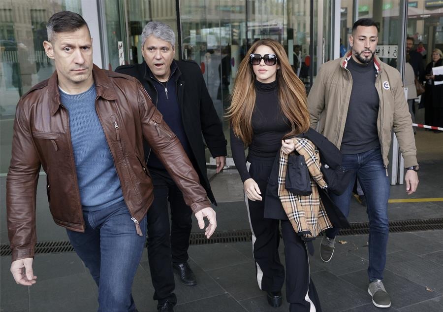 Shakira a su salida del juzgado de Barcelona tras firmar el acuerdo con Piqué.