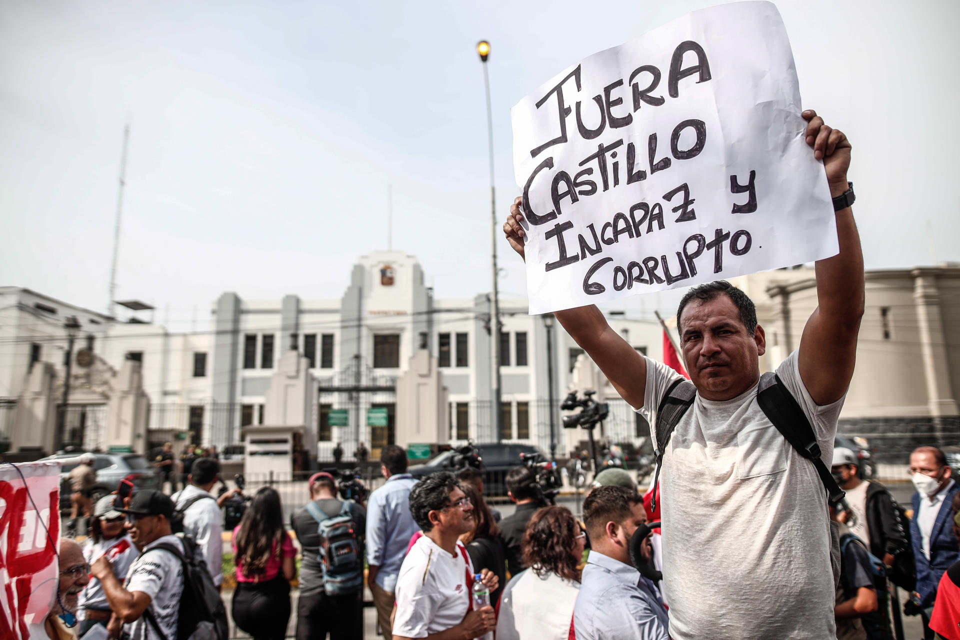 Manifestantes en contra del destituido presidente Pedro Castillo