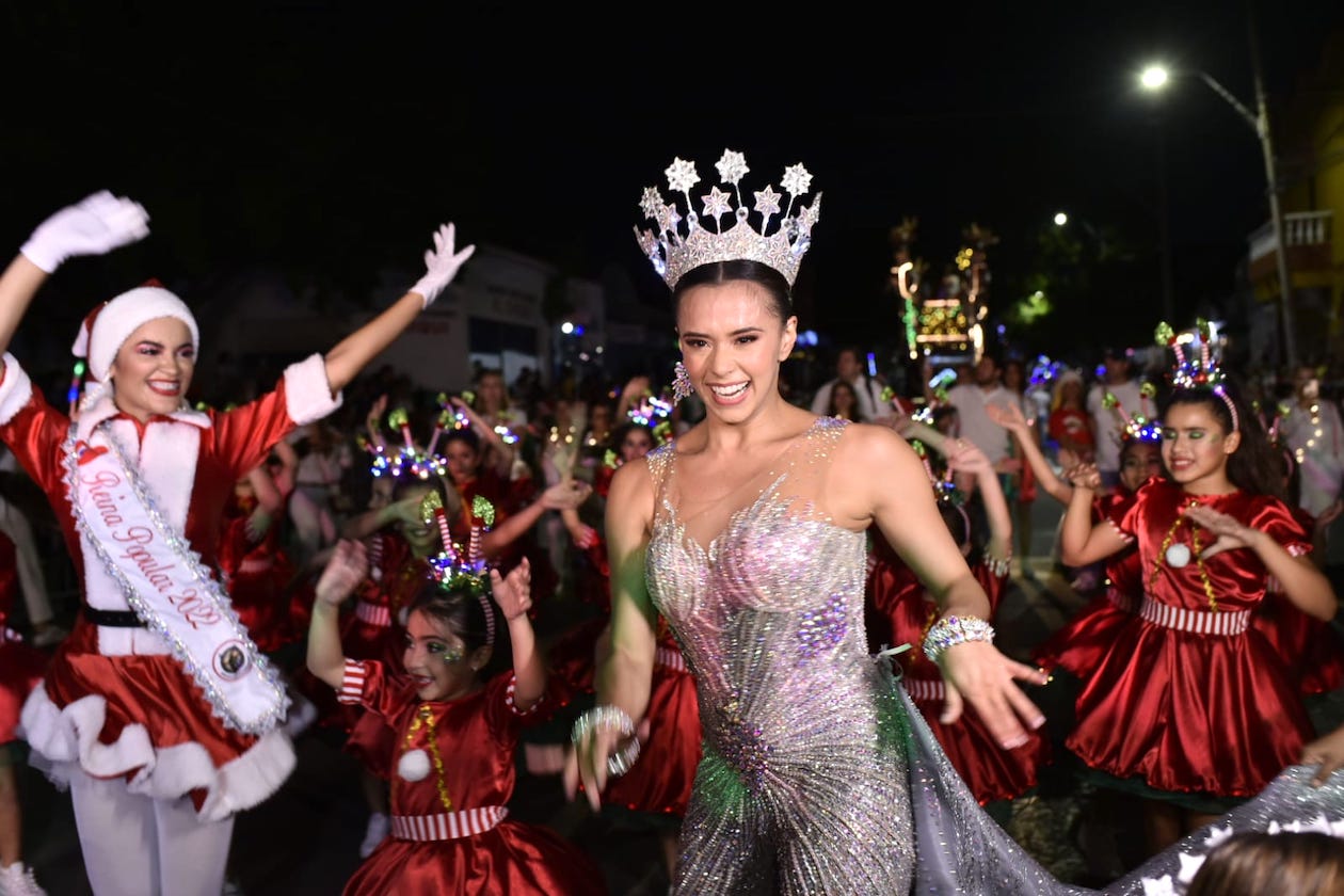 La Reina del Carnaval 2023 Natalia De Castro González y la reinapopular 2022, María José Ríos.
