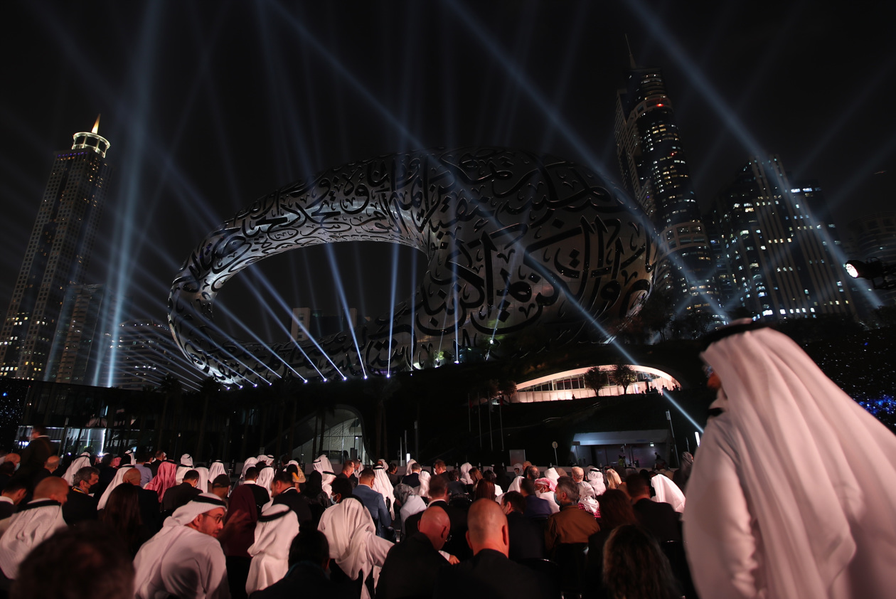 El Museo del Futuro se une a otras atracciones turísticas que ha inaugurado Dubái en el último año, como el "Ain Dubái" (ojo de Dubái, en árabe), la noria panorámica más alta del mundo; o el primer museo de cera de la franquicia Madame Tussauds de Oriente Medio.