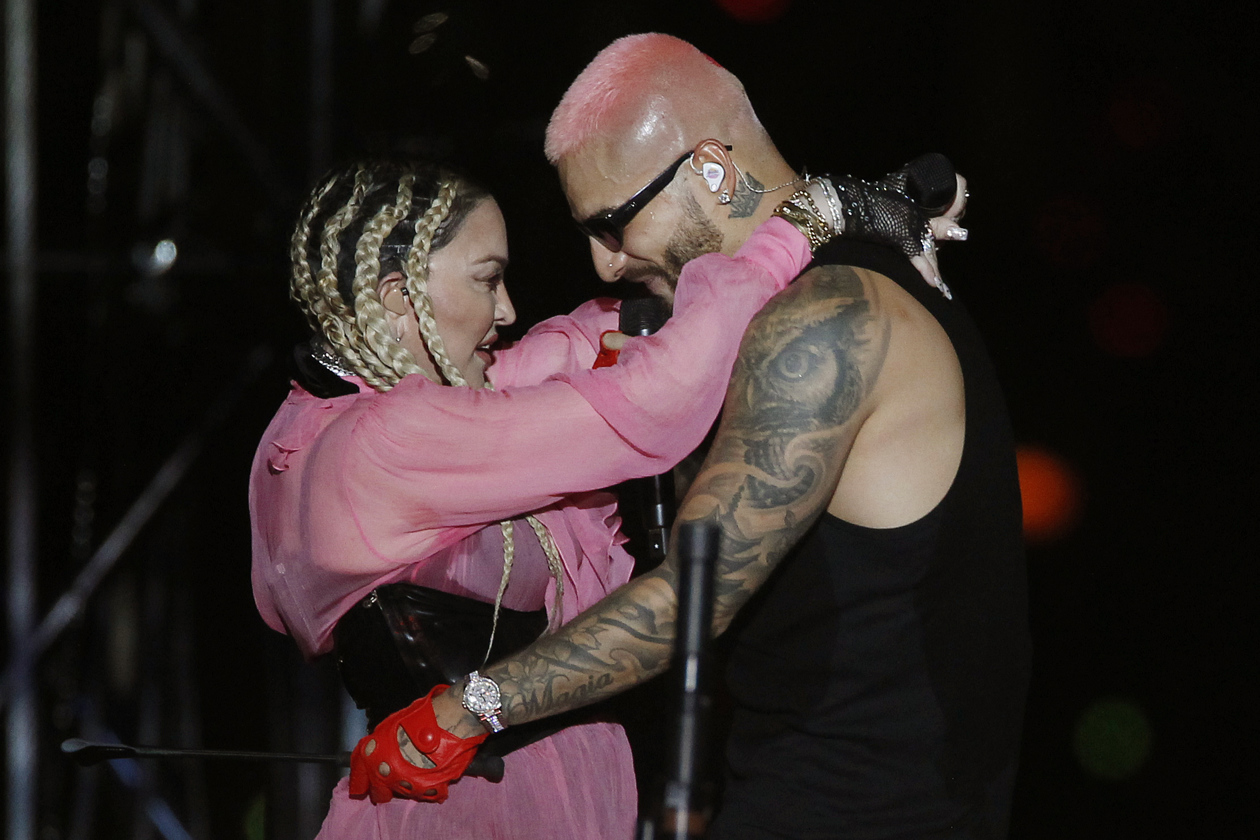 La reina del pop Madonna y el cantante Maluma.