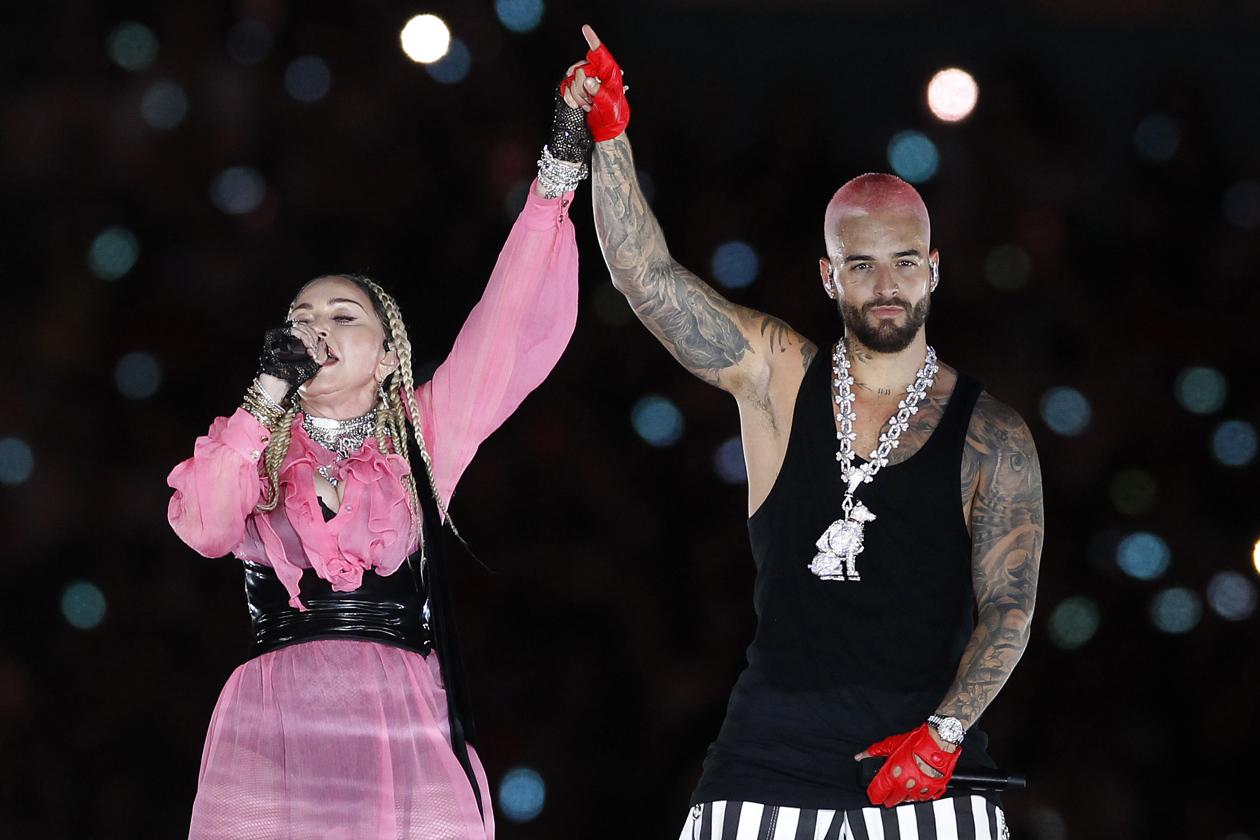 La reina del pop Madonna y el cantante Maluma.