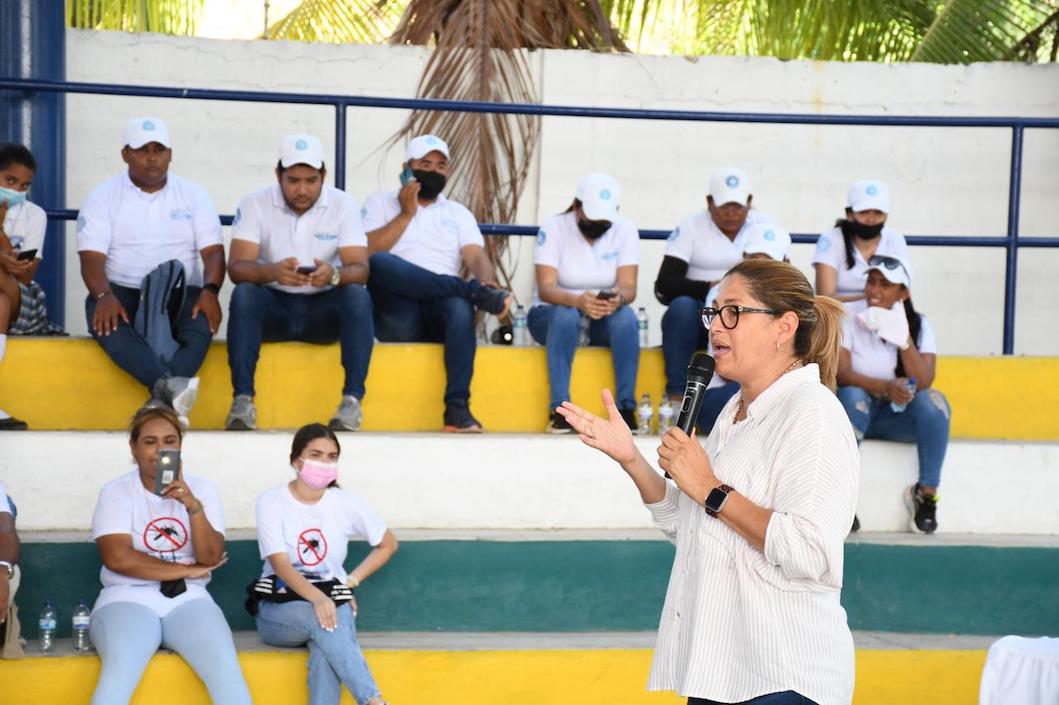Charla pedagógica con habitantes de Puerto Colombia.