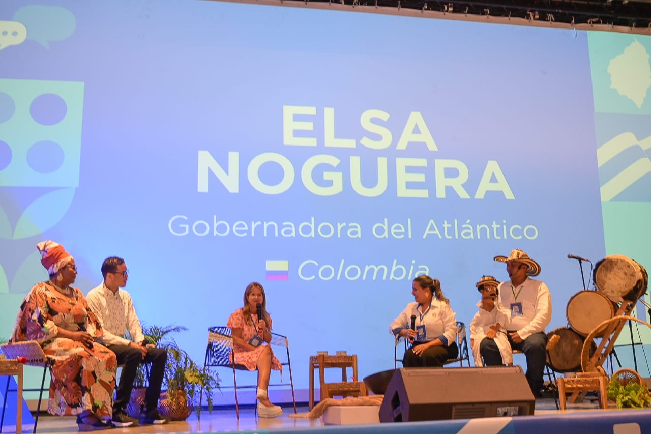 Gestores culturales junto a la Gobernadora Elsa Noguera. 