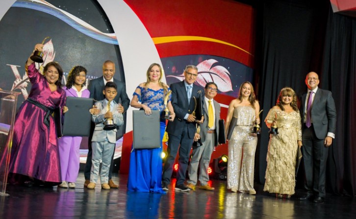 Los periodistas que recibieron distinciones especiales en los Premios Mario Ceballos.