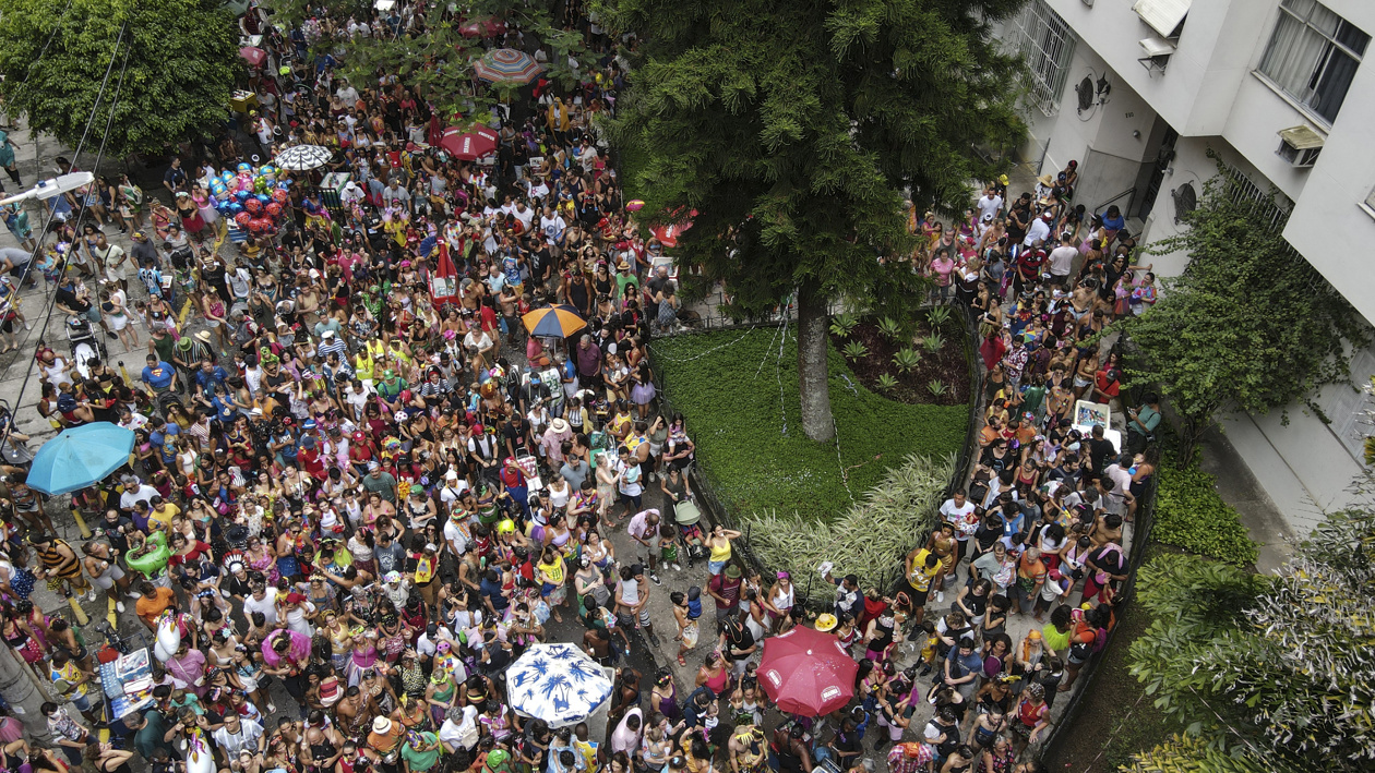 La fiesta se calienta en Río de Janeiro, Brasil.