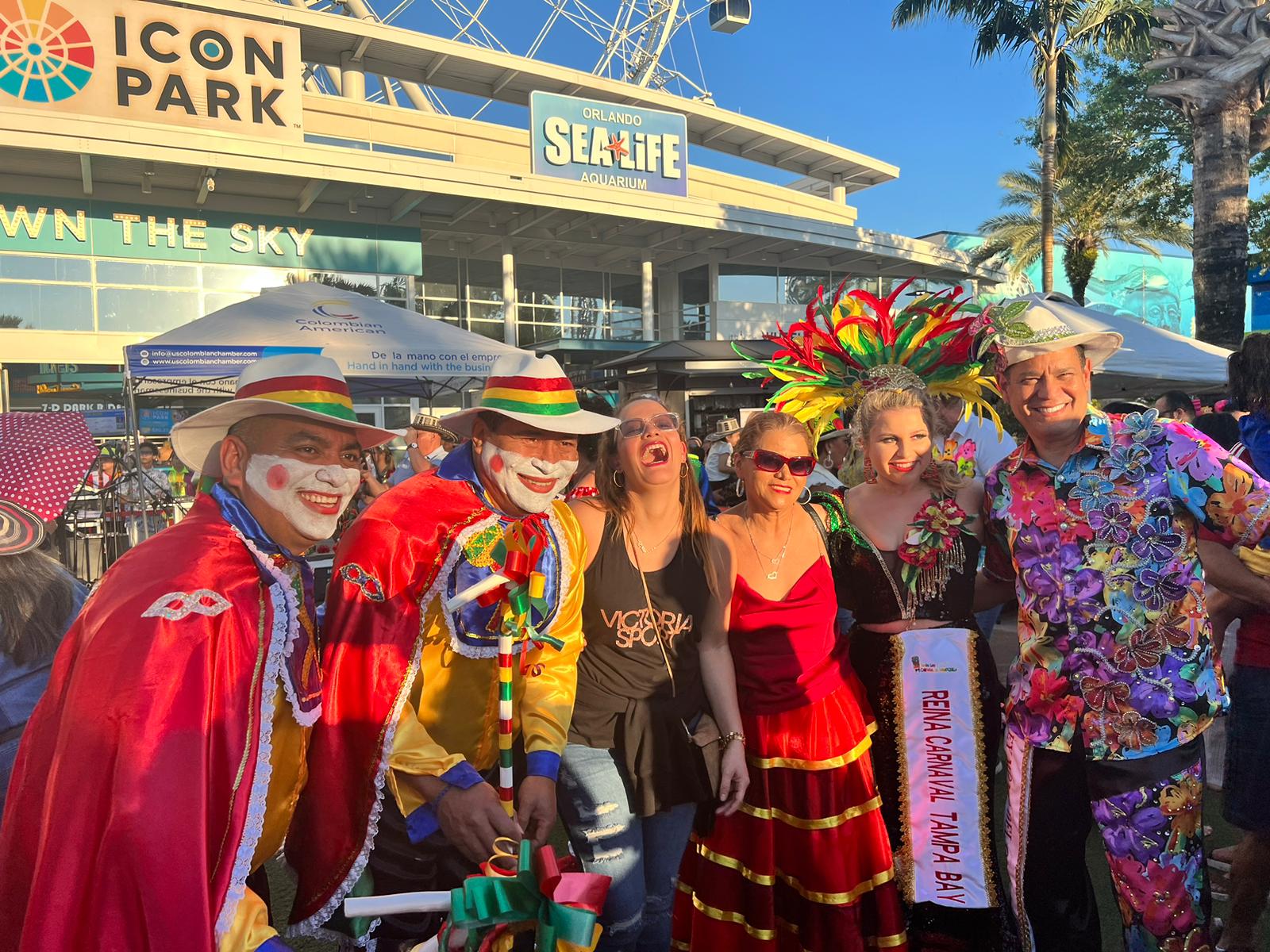Grupos folclóricos del Carnaval de Barranquilla en el Icon Park de Orlando, Florida. 