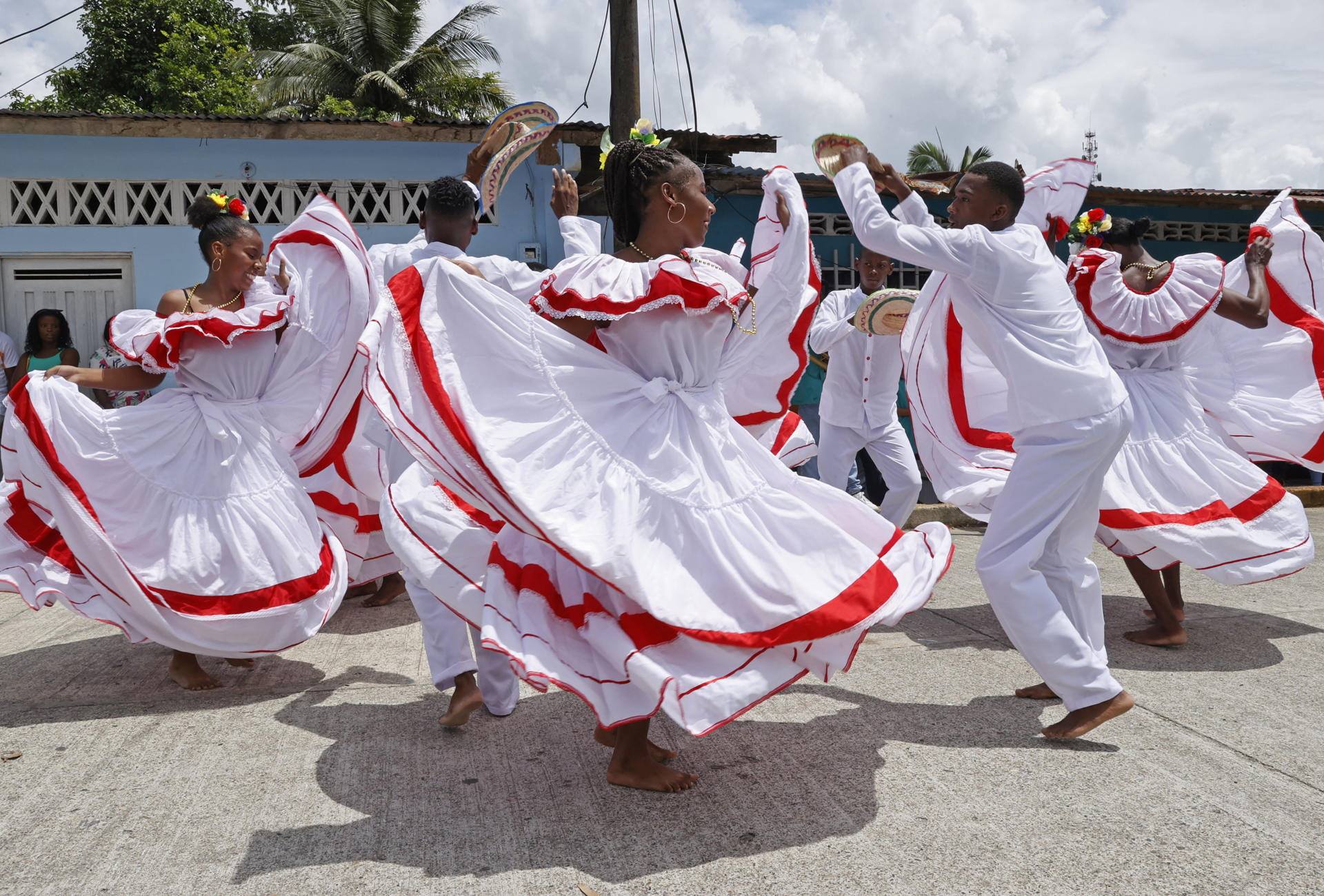 Grupos de danza del municipio de Lloró.