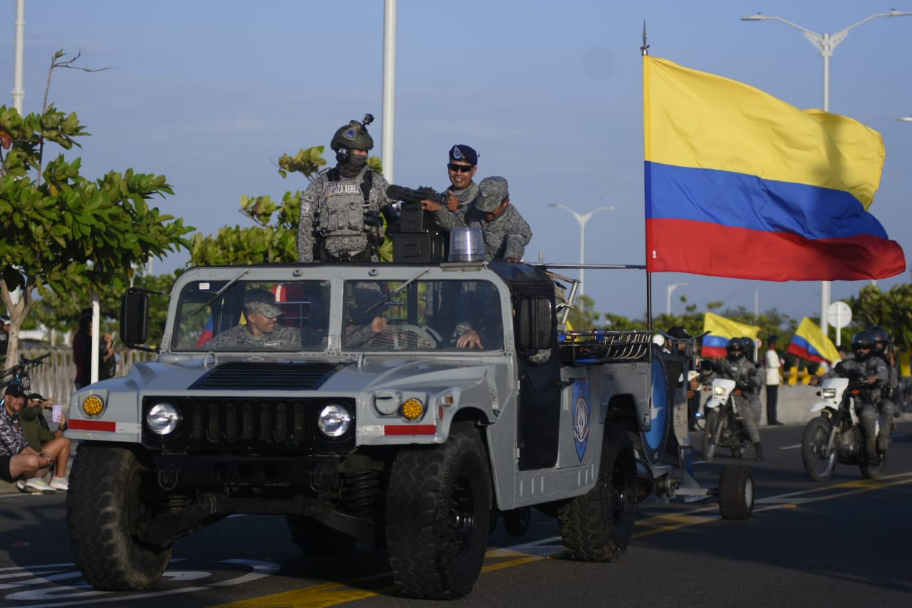 Desfile militar en el Gran Malecón.