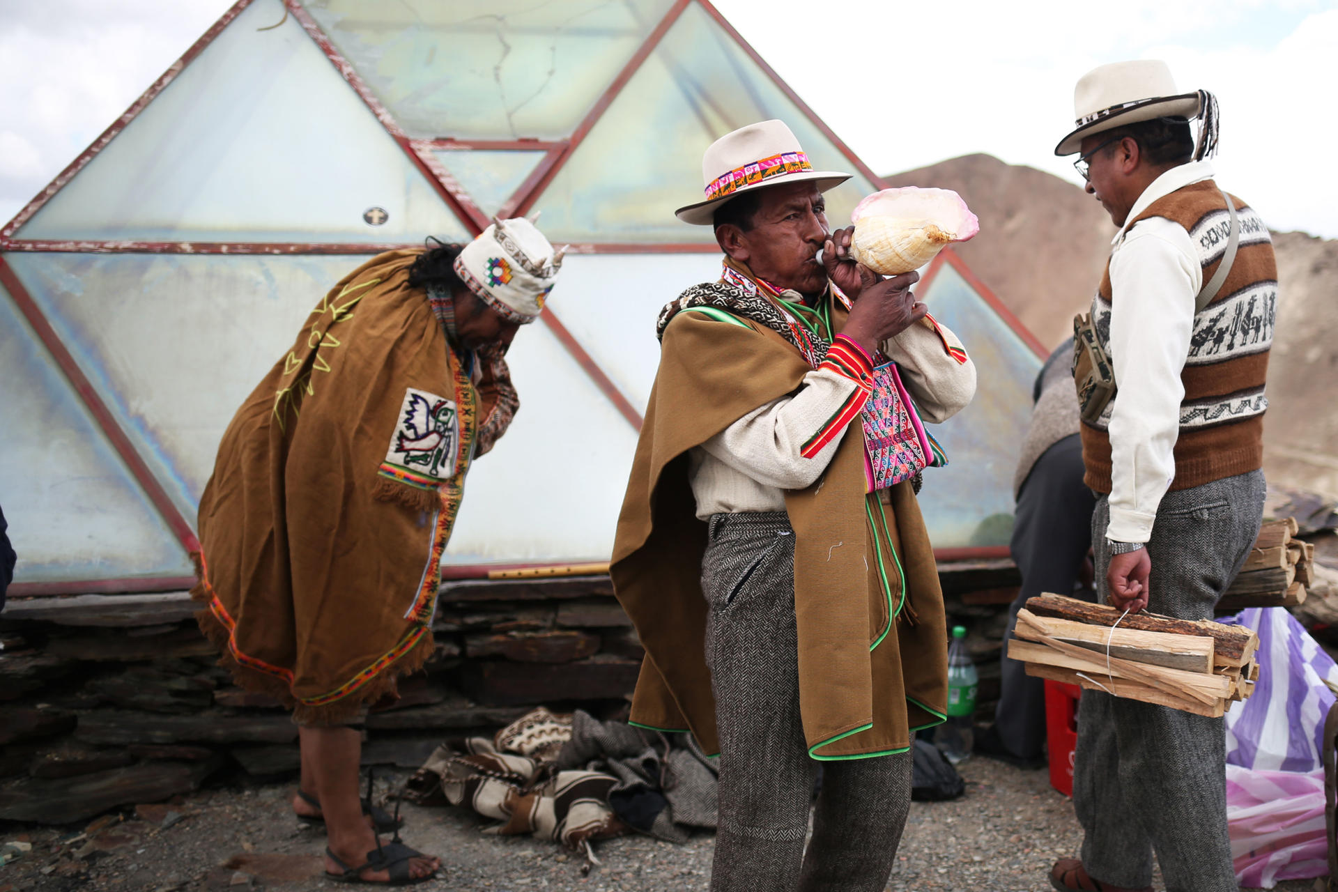 Aimaras realizan ofrenda al Pachamama