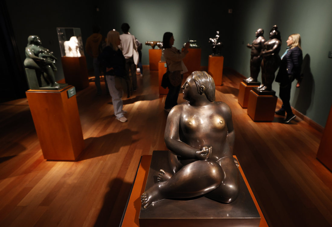 Ciudadanos visitan el Museo de Antioquia para ver las obras del maestro Fernando Botero