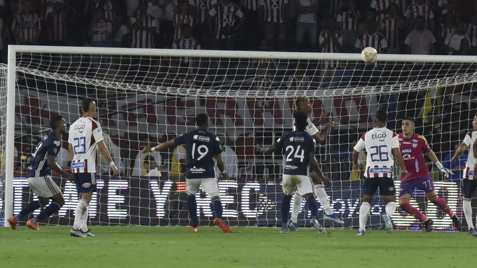 Acción del segundo gol de Medellín, marcado por Diego Moreno.