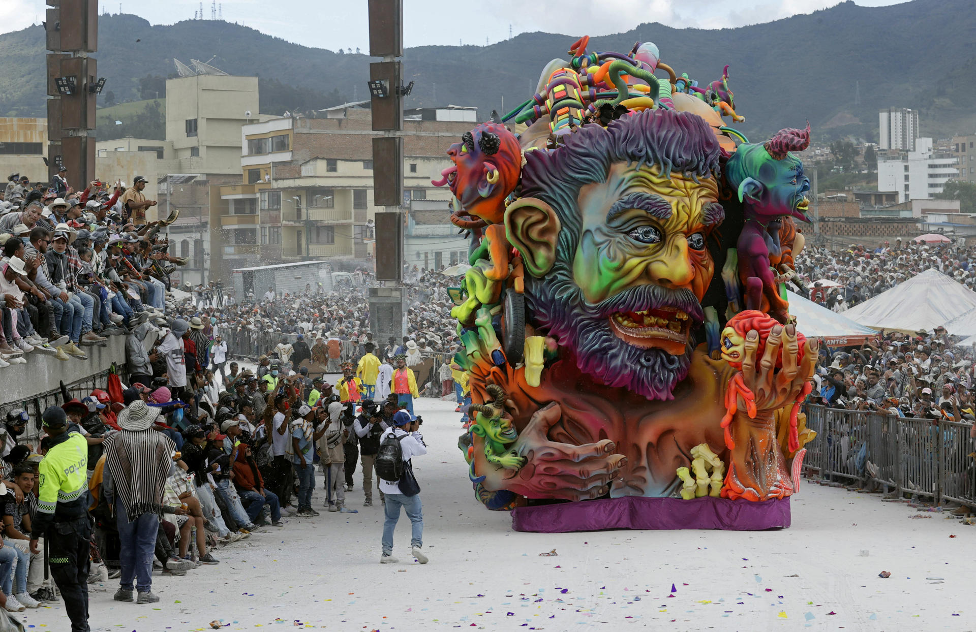 El Desfile Magno es uno de los días más esperados en este carnaval.