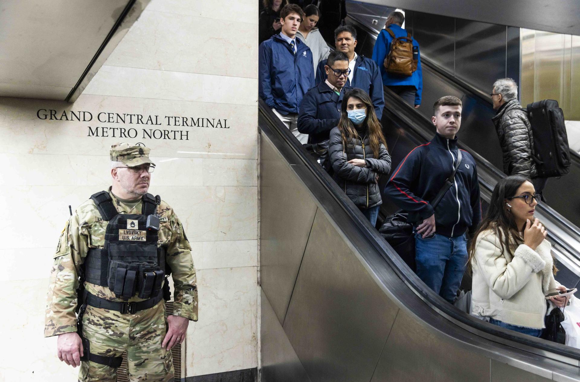 Son 700 agentes de la Guardia Nacional en el Metro.