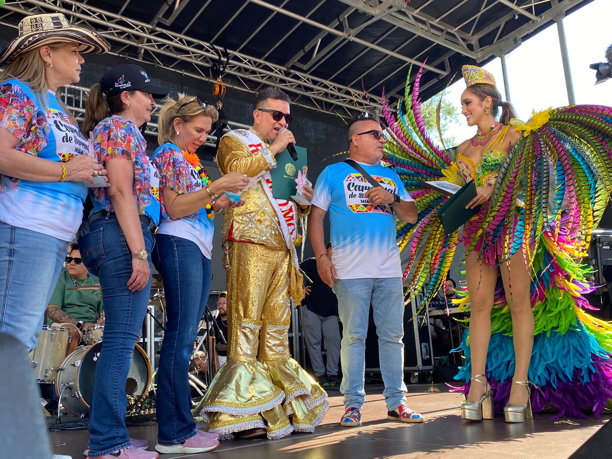 Los reyes del Carnaval de Barranquilla en el escenario.