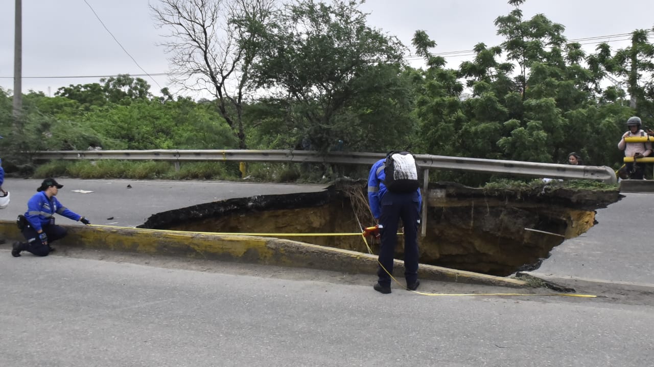 Tránsito de Soledad haciendo evaluaciones de lo sucedido.