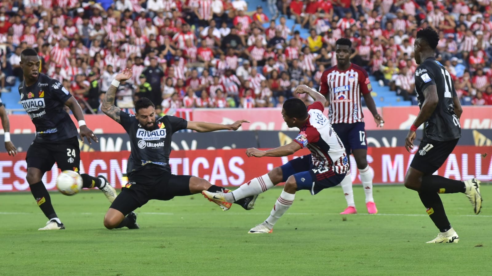 El primer gol del Junior, marcado por Carlos Bacca. 