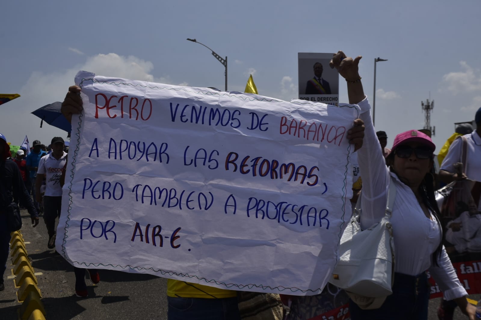 También pidieron atención contra las tarifas del servicio de energía.