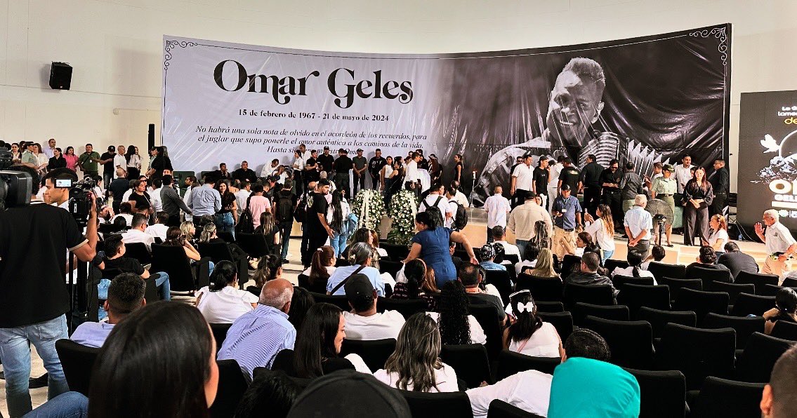Los seguidores hacen fila para despedir al compositor, intérprete y acordeonero Omar Geles