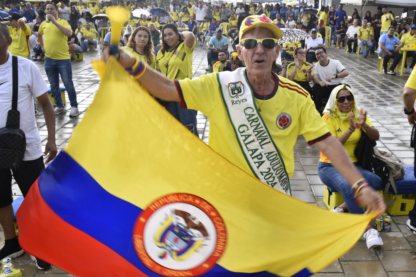 Desde Galapa, este carnavalero se unió a la fiesta del fútbol