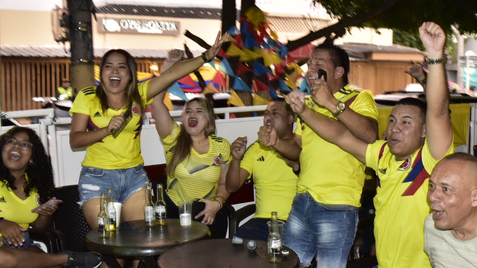 La goleada, la clasificación a semifinales e igualar el récord de partidos sin perder, llevaron a la celebración.