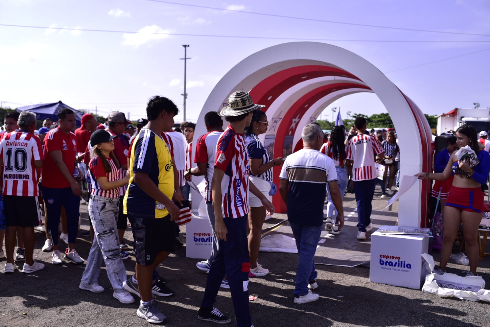 Camino rojiblanco en el Metropolitano