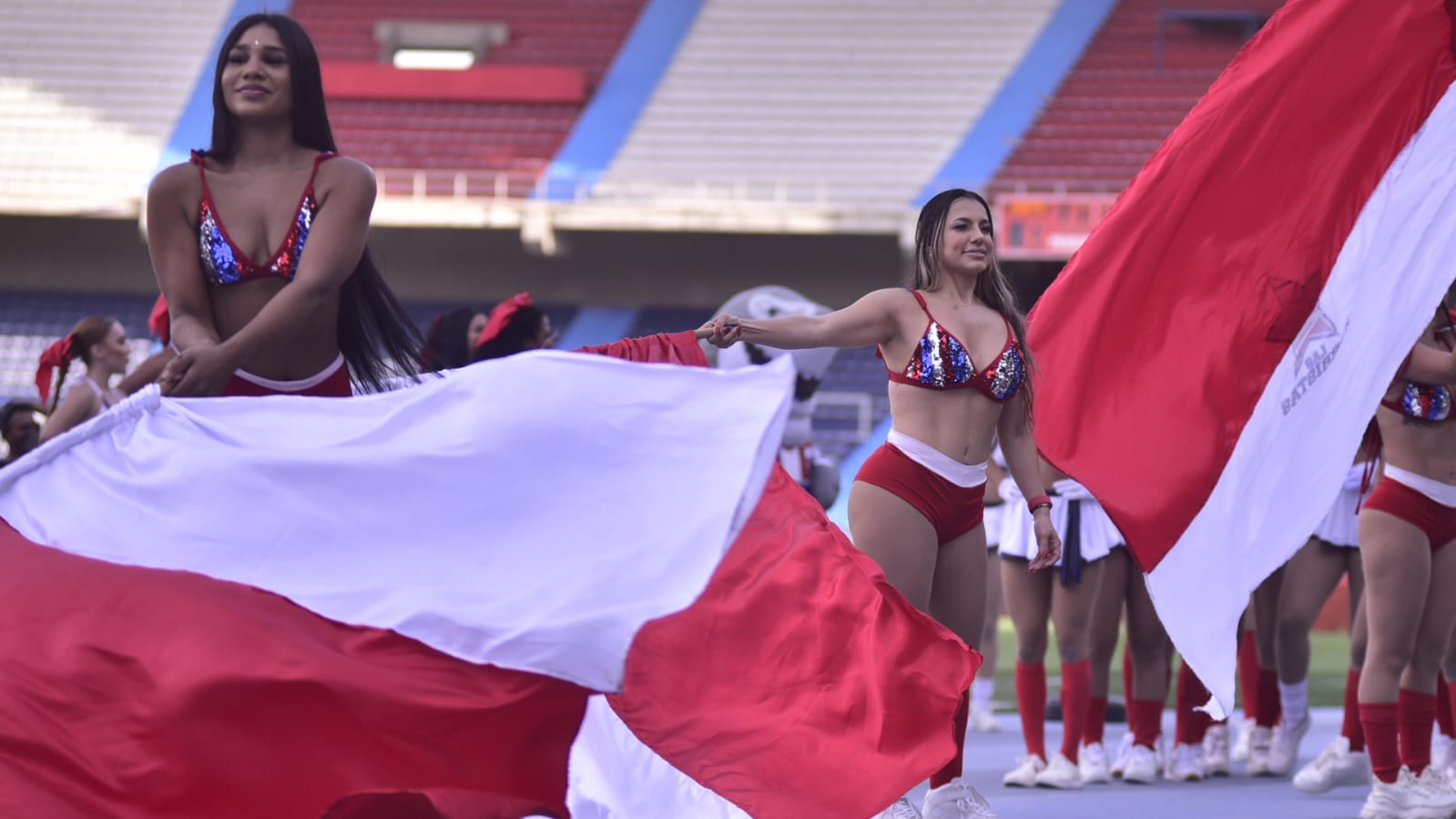 Las porristas en la fiesta del centenario del Junior