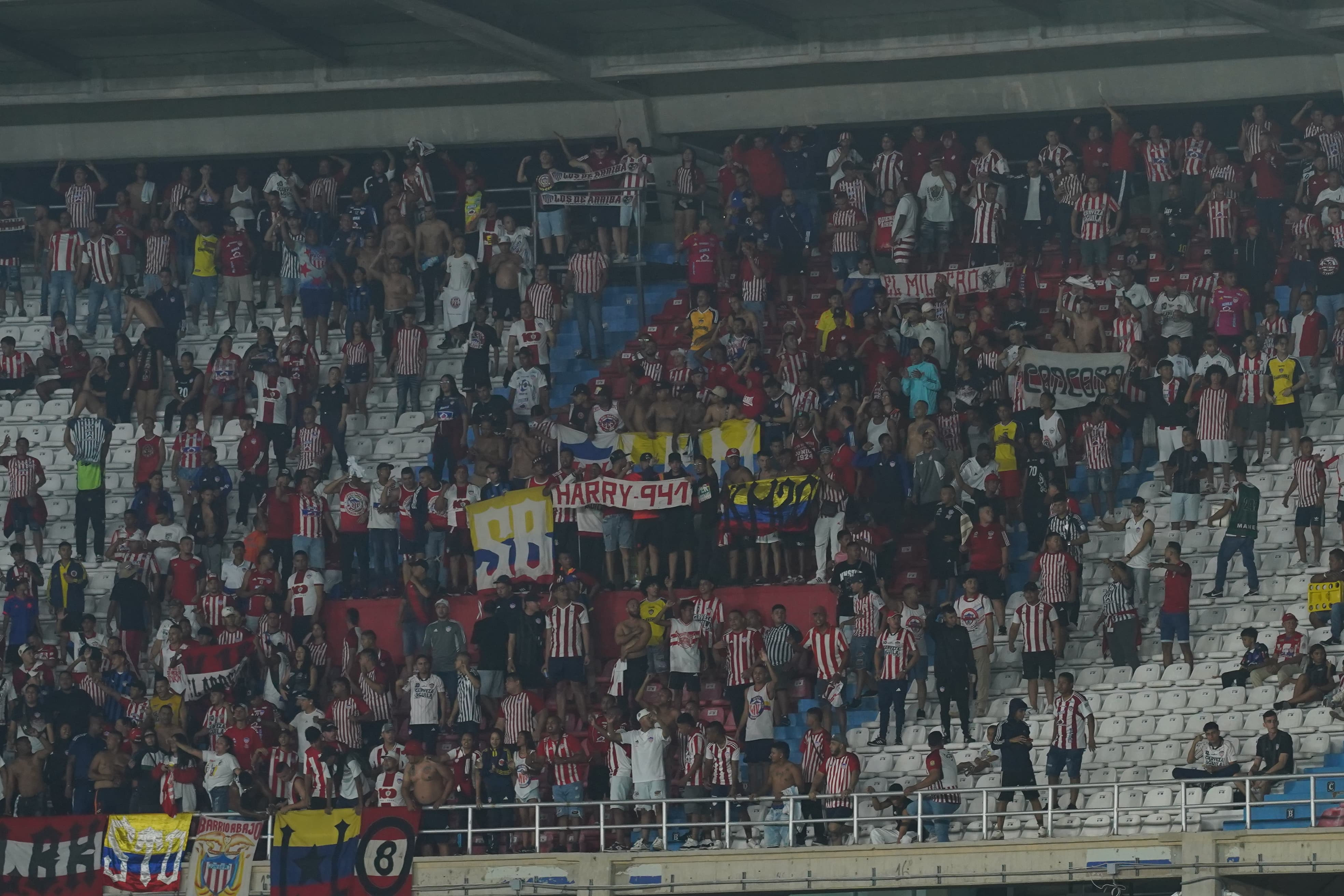 Barra de Junior en el Metropolitano. 