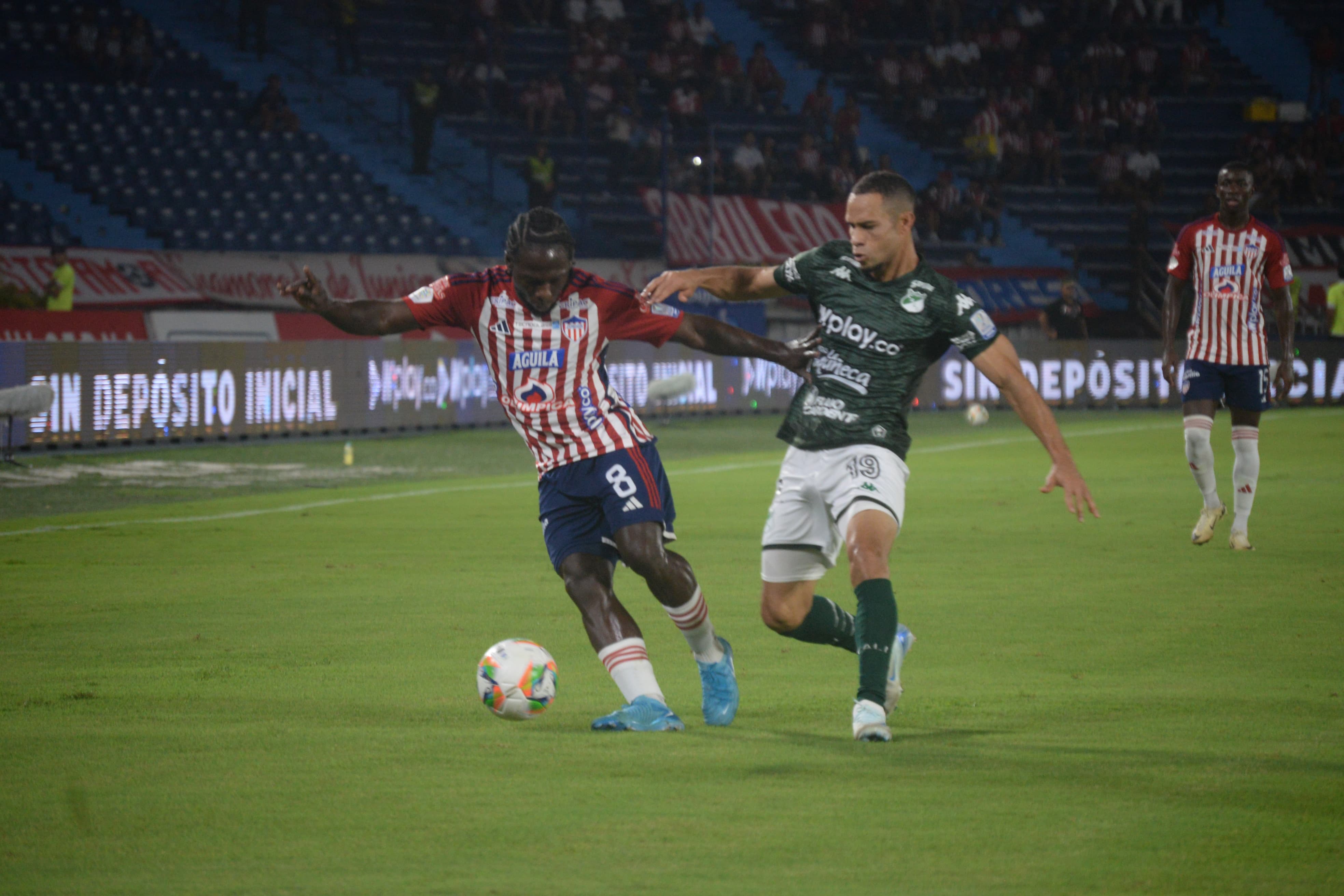 Aspecto del partido entre Junior y el Deportivo Cali. 