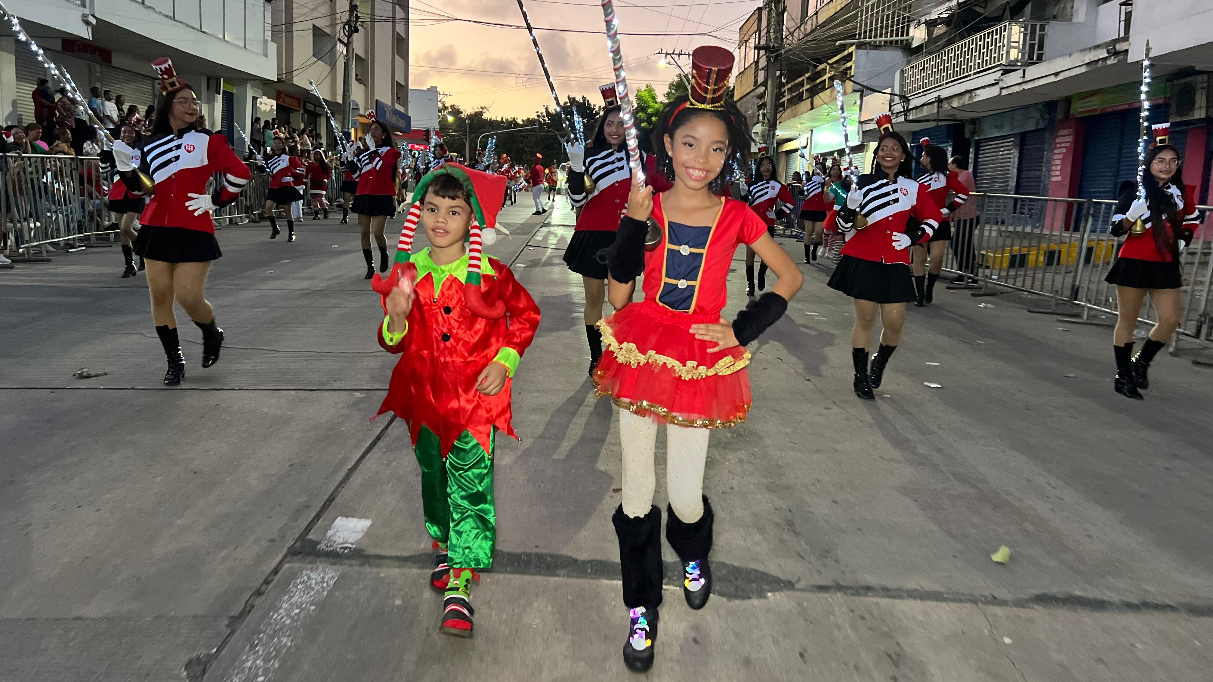 Los niños fueron parte importante del desfile. 