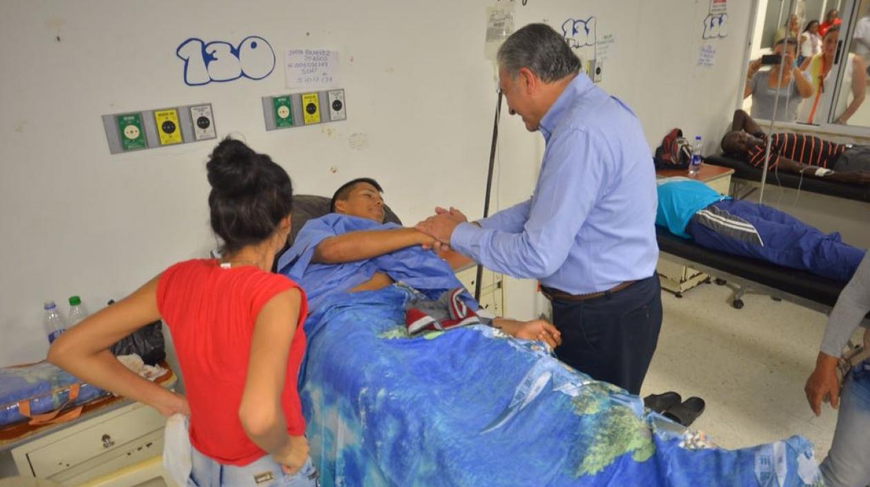 El Vicepresidente a su paso por el hospital San Andrés, donde visitó varios heridos en Tumaco.