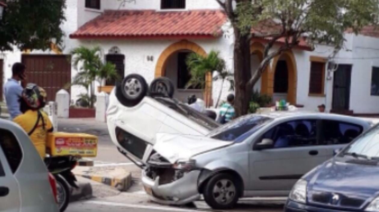 El accidente se presentó entre estos dos vehículos.