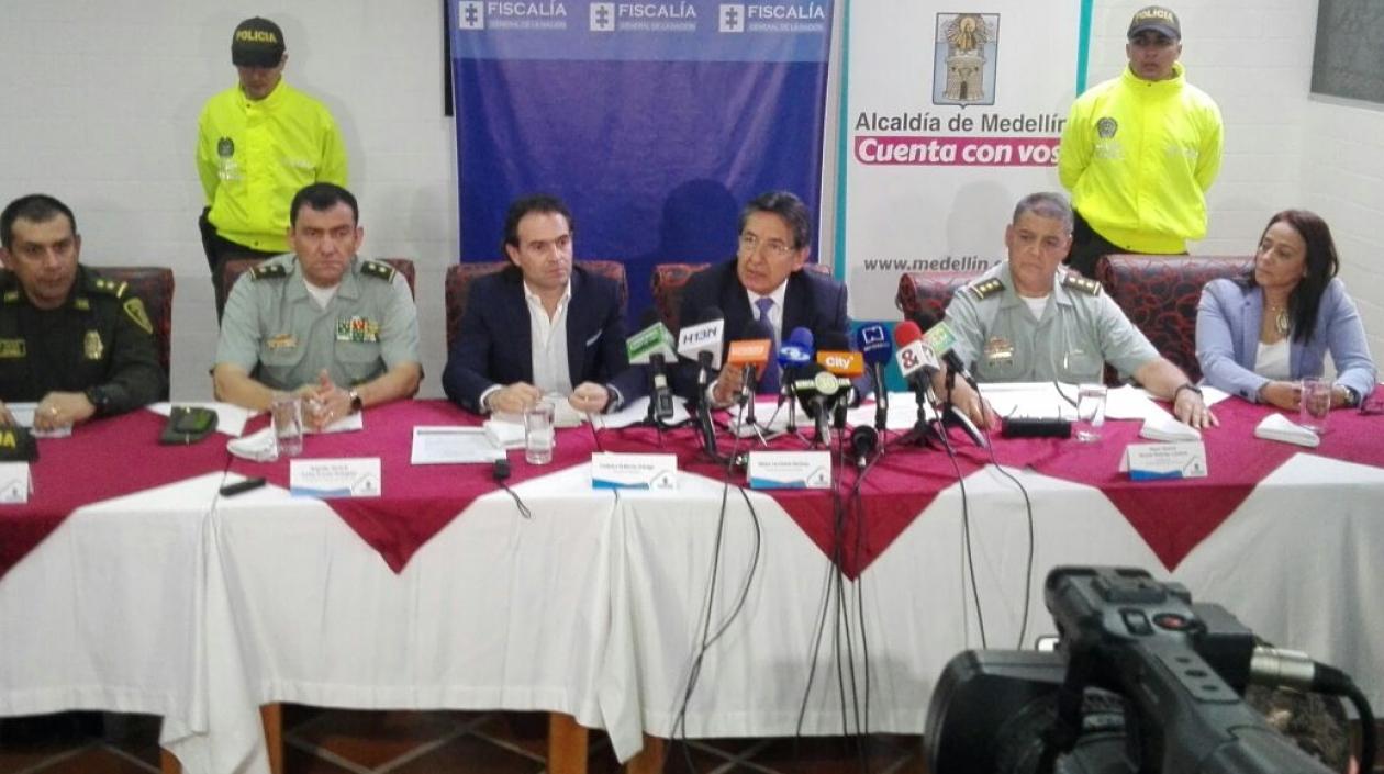 El Fiscal Néstor Humberto Martínez junto al alcalde de Medellín, Federico Gutiérrez.