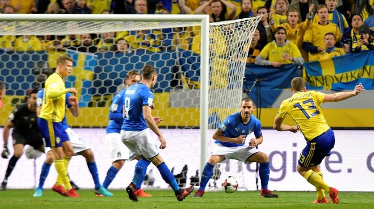 Momento en el que Johansson marca el gol del triunfo para Suecia.