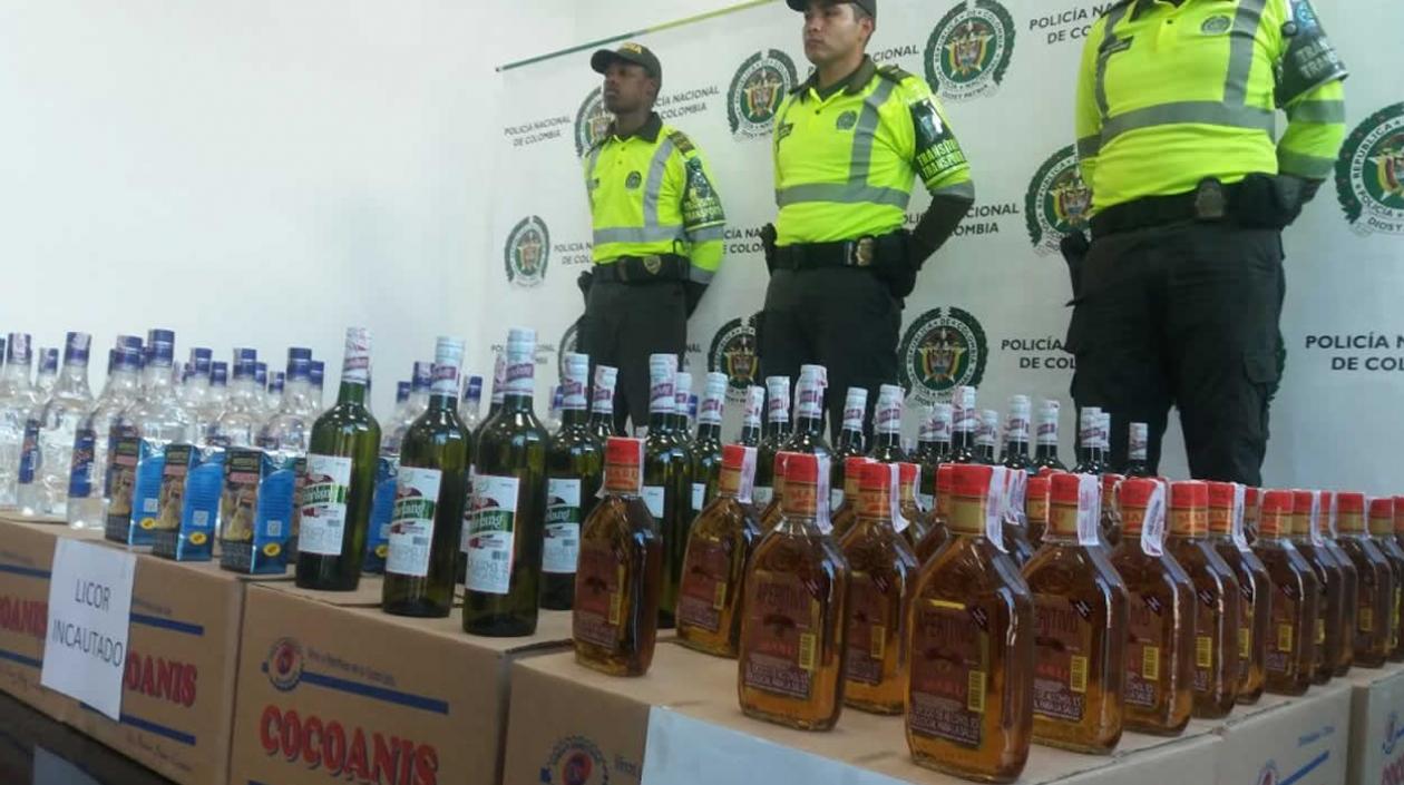 La Policía de Tránsito y Transporte decomisó 10.060 botellas de licor de contrabando