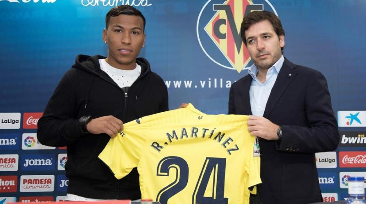 oger Martínez al momento de ser presentado como nuevo jugador del Villarreal.