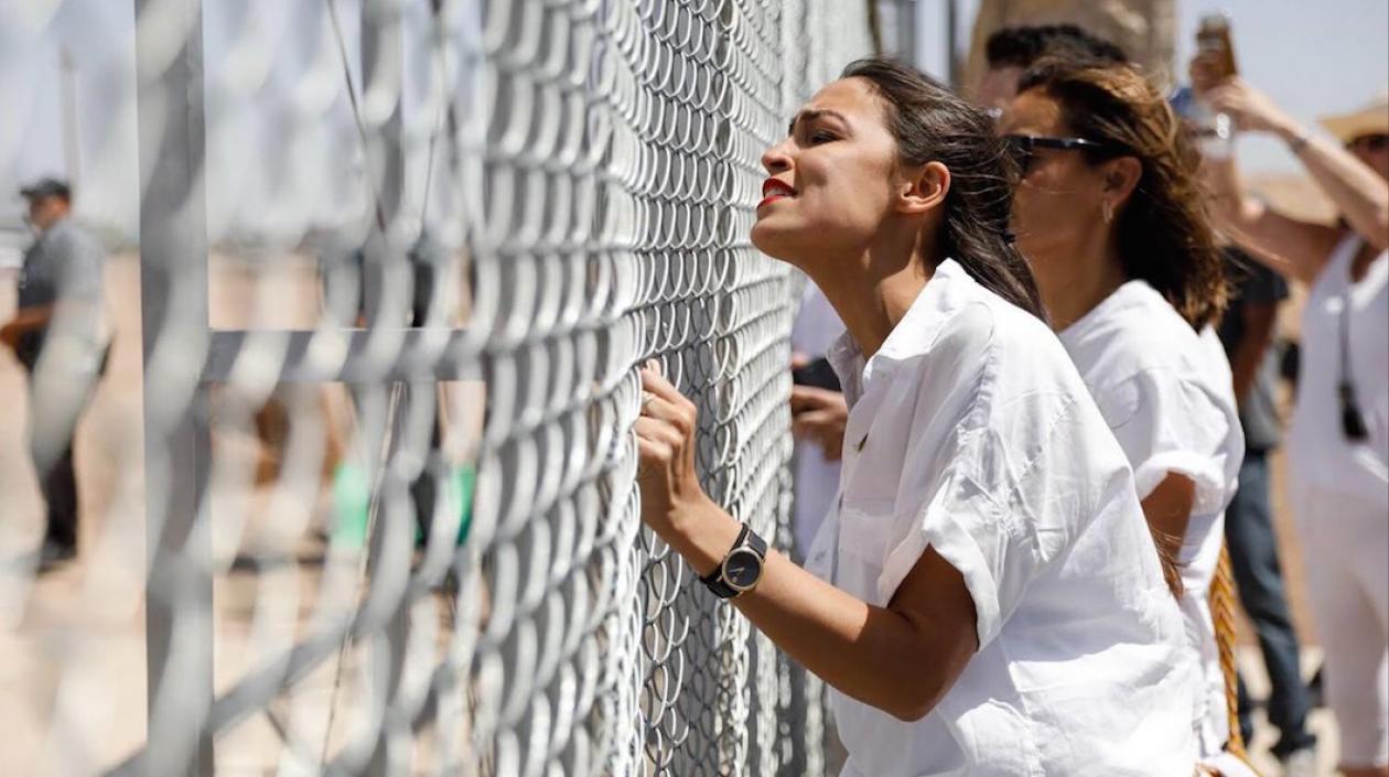 “Sin prohibiciones. Sin muros. No hay vallas. Sin cadenas. Sin justicia, sin paz”: Alexandria Ocasio-Cortez.