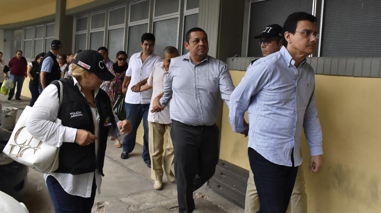 Ramsés Vargas y los otros 9 capturados por el caso de corrupción en UniAutónoma entran a la audiencia.
