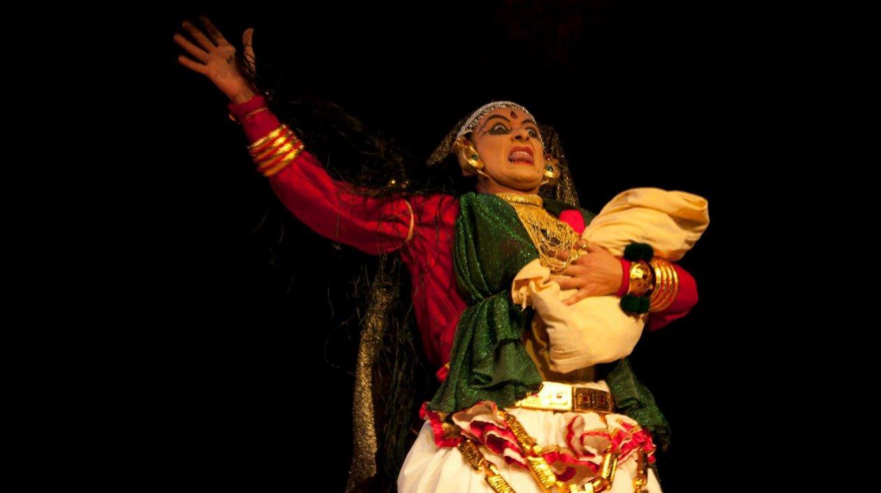 Imagen de la obra de teatro Kathakali de la India.