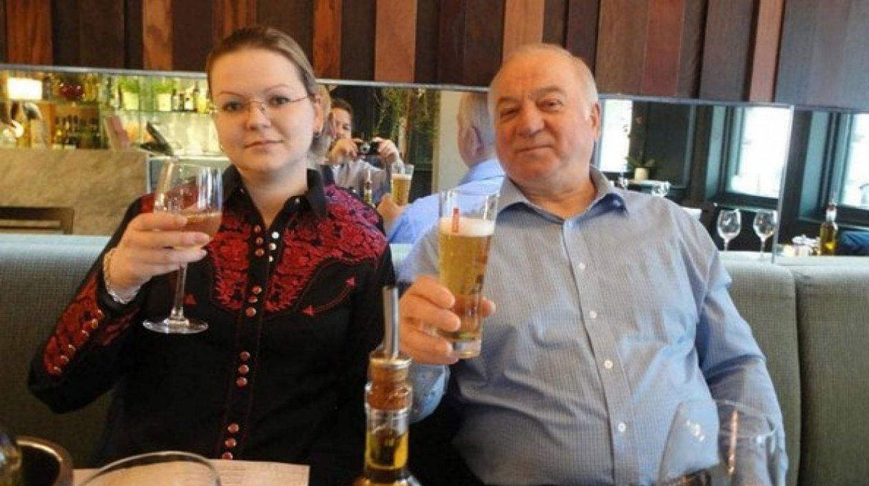 El exespía doble Serguéi Skripal junto a su hija Yulia.