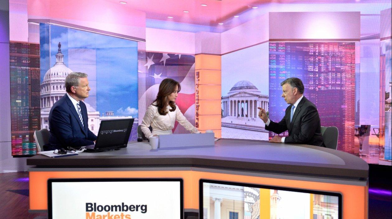 El Presidente Santos en entrevista con Bloomberg TV.